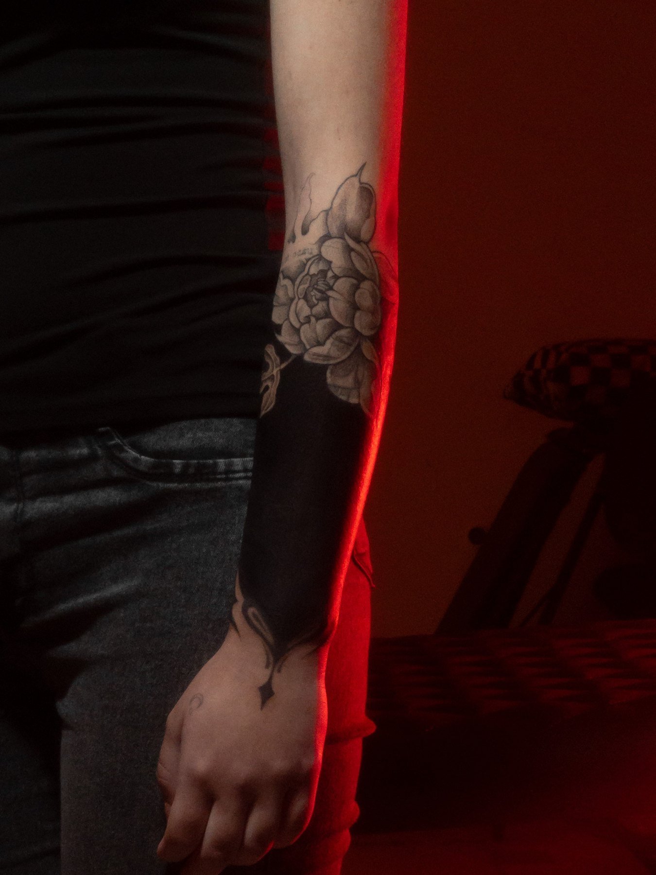 Tatuagem blackwork em preto